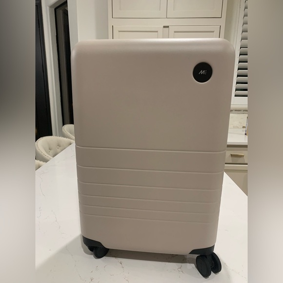 Monos 23 inch carry on plus luggage - Picture 2 of 15